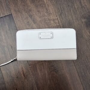 NWOT..Kate Spade Wellesley Neda Clutch Wallet Cream/Beige